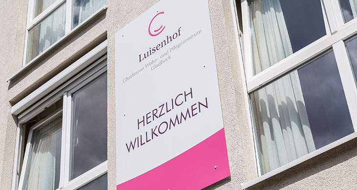 Luisenhof_Schild.jpg