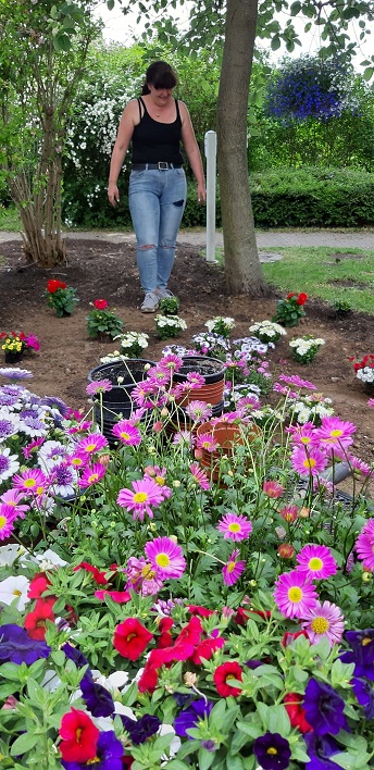 Gartenarbeit 09.05.2020 Frau Türk.jpg